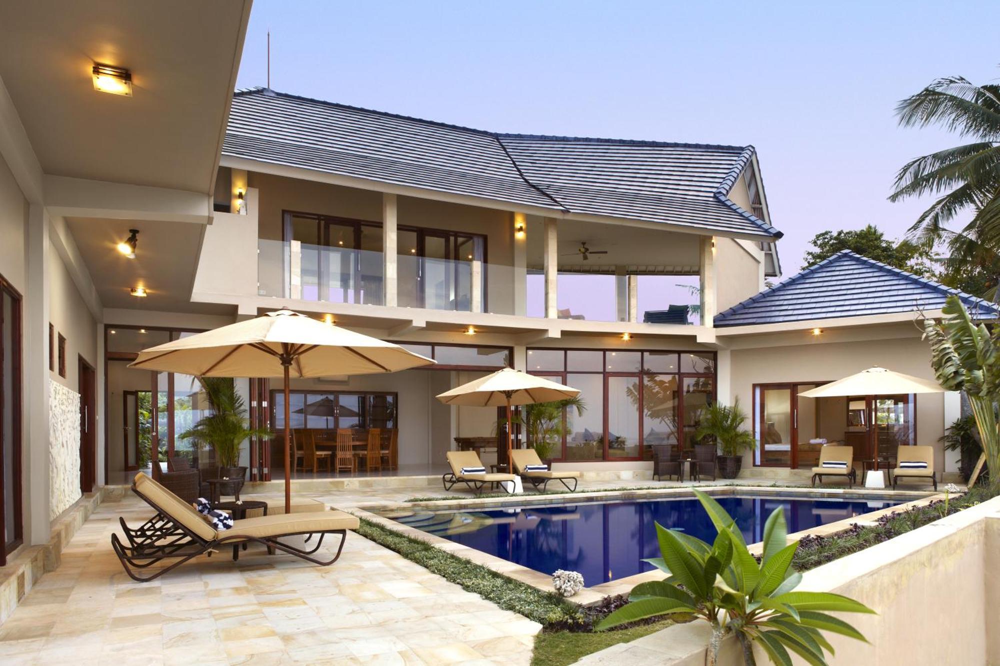 Große Villa am Strand mit 4 Schlafzimmern und eigenem Pool